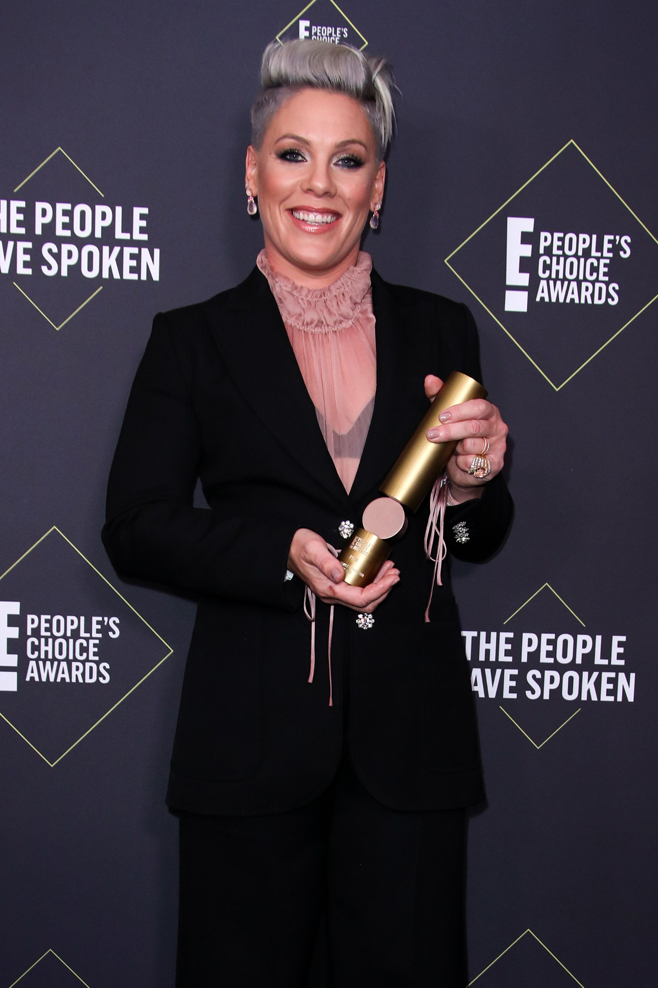 Pink Inspires As She Accepts The 2019 Peoples Choice