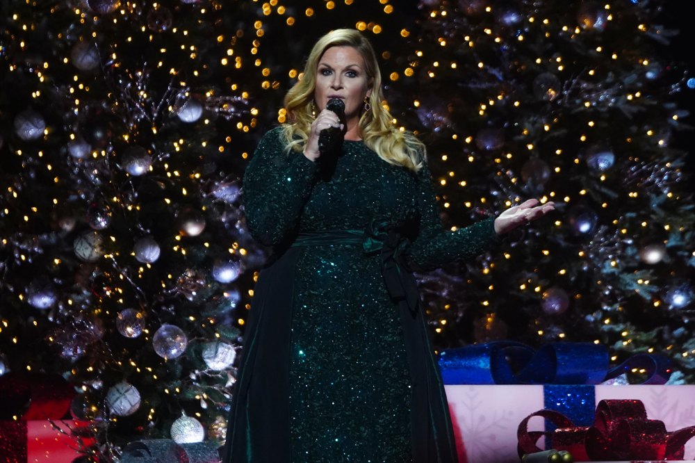 'CMA Country Christmas' 2019 Host, Performers, More to Know