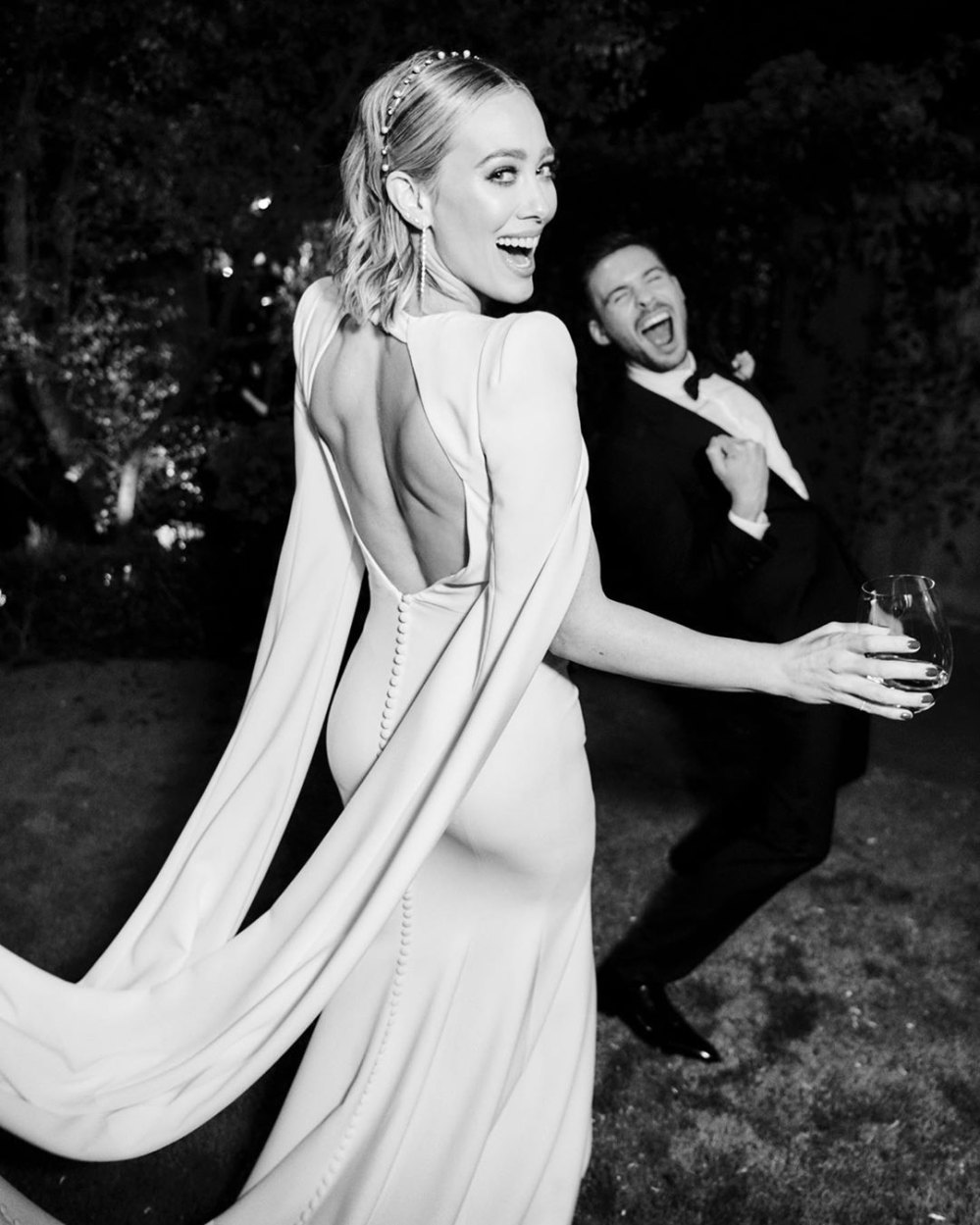 Hilary Duff Matthew Koma Share 1st Photos From Backyard Wedding Us Weekly 2346