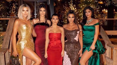 Kourtney Kardashian organise la fête de Noël de la famille Kardashian cette année