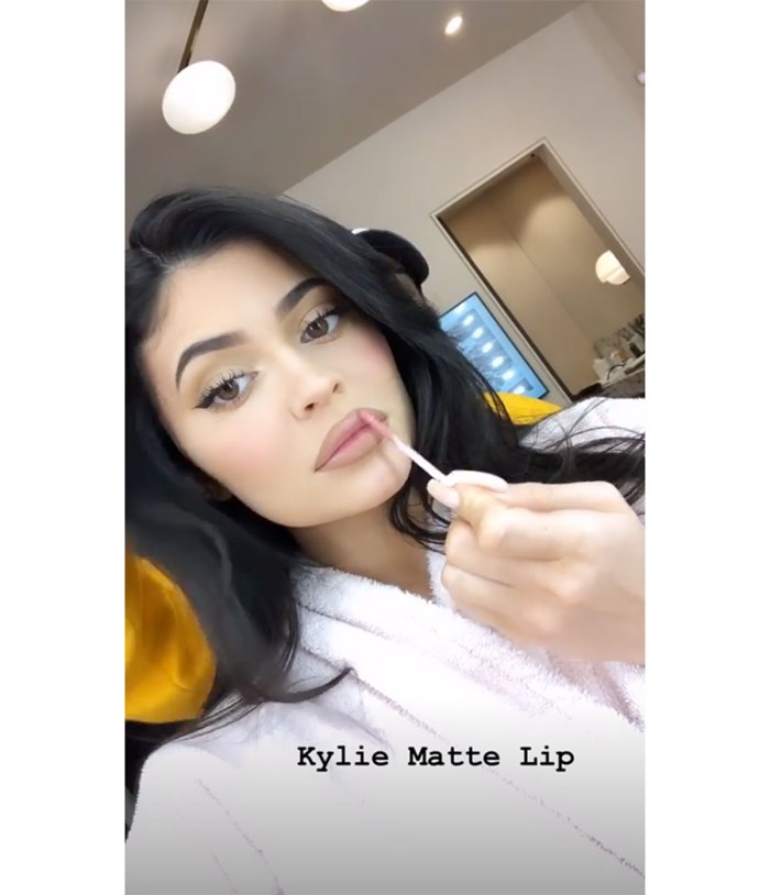 Kylie Jenner Shares Ulta Beauty Holiday Lip Kit Tutorial Details Us Weekly 