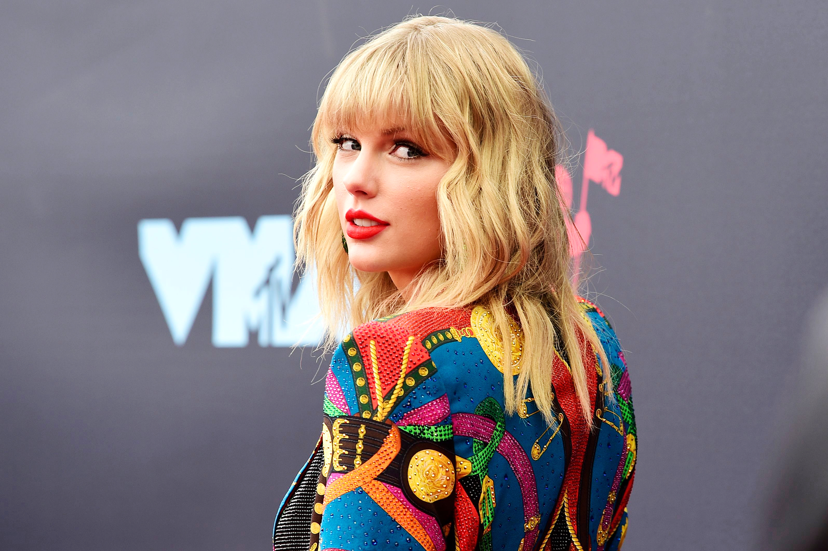 Lover: Taylor Swift's lyrics about colors