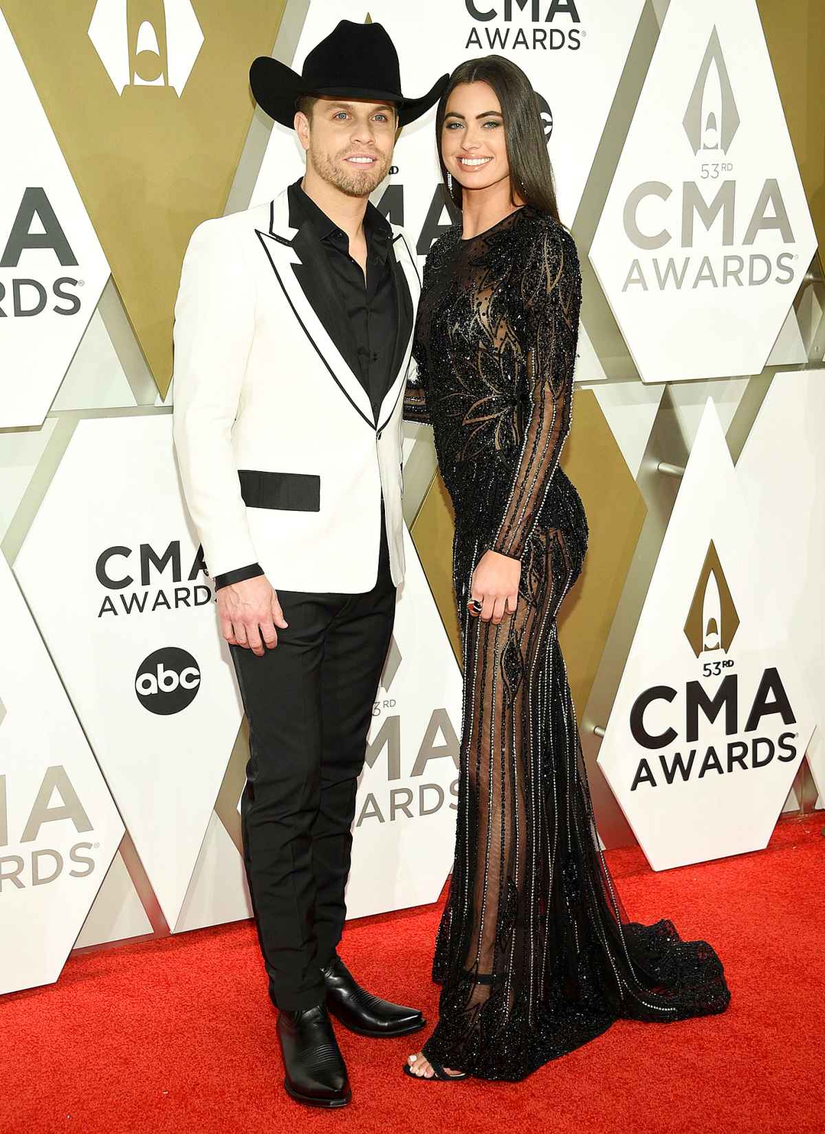 Dustin Lynch Reveals How He Slid Into GF Kelli Seymour's DMs