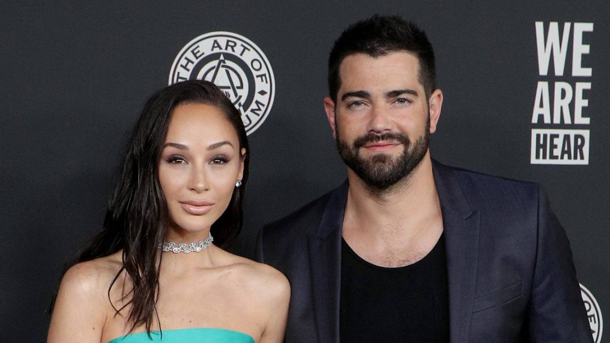https://www.usmagazine.com/wp-content/uploads/2020/01/Jesse-Metcalfe-Spotted-With-Models-Who-Are-Not-Fiancee-Cara-Santana.jpg?crop=0px%2C0px%2C1333px%2C753px&resize=1200%2C675&quality=70&strip=all