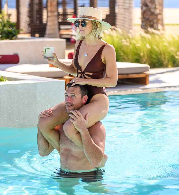 Julianne Hough Brooks Laich Went On Retreat Before Marital Problems 