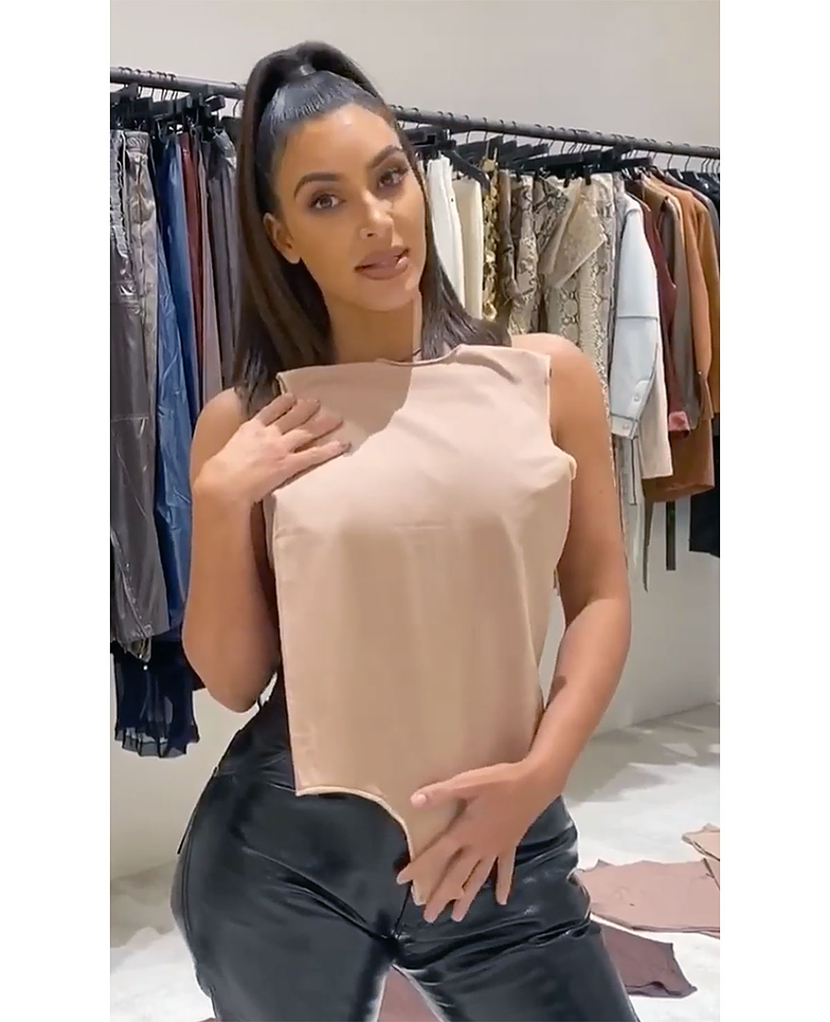 SKIMS Kim Kardashian Square Neck Bodysuit XL Color Khaki STYLE BS