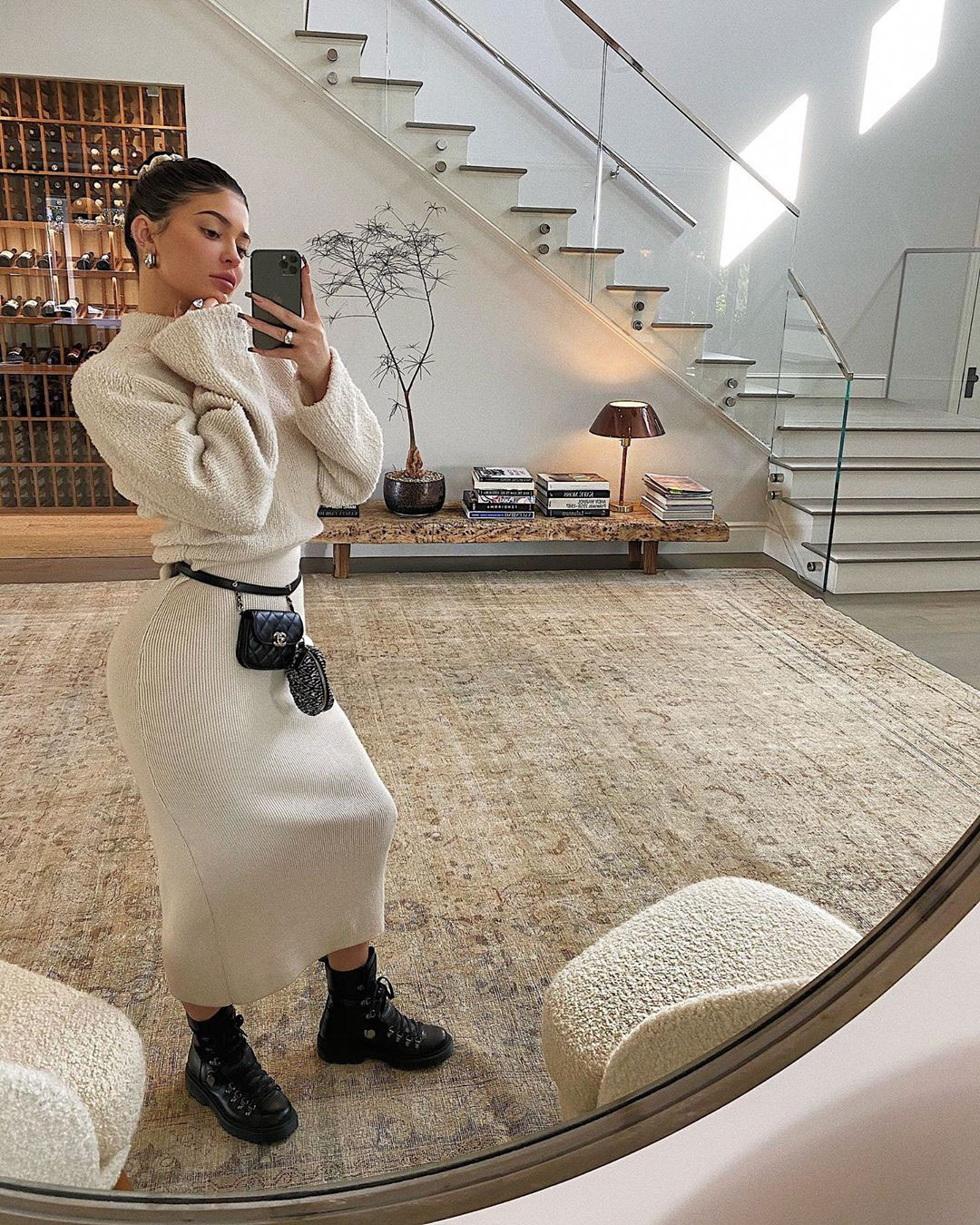 Kylie Jenner Matches Outfits To People Cars And Other Surroundings