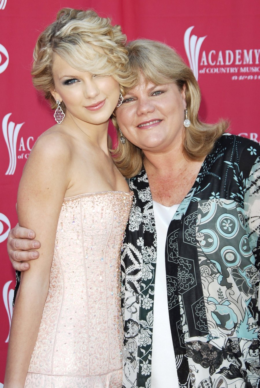 Taylor Swift Details ‘miss Americana Moms Cancer Battle