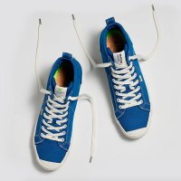 These Cariuma Sneakers All Stun in Pantone’s Color of the Year | Us Weekly