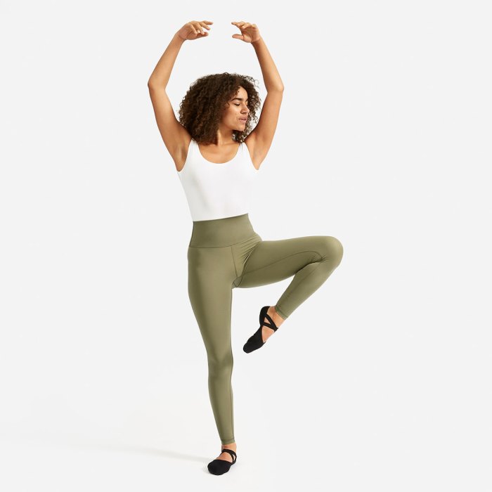 The Perform Legging From Everlane Is Finally Here | Us Weekly