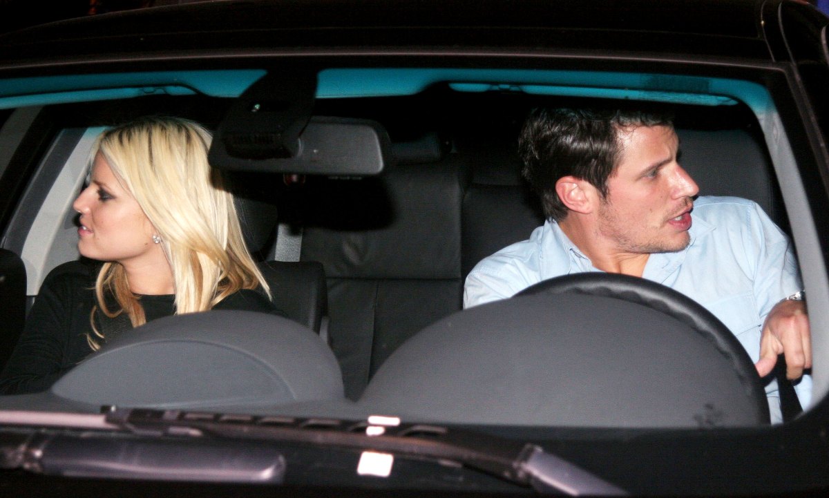 Jessica Simpson brings her LV bag camping #jessicasimpson #nicklachey