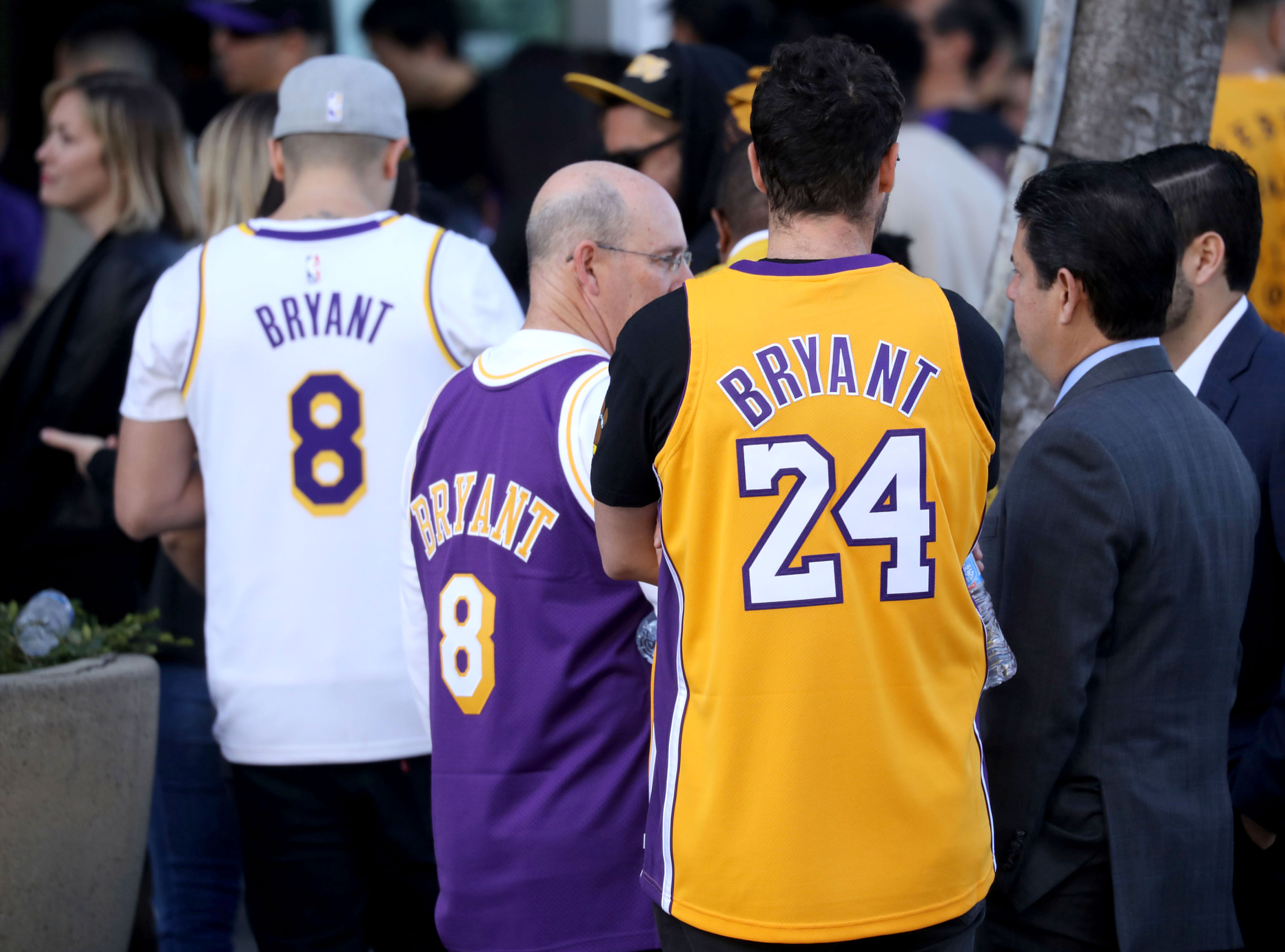 Photos: Memorial service for Kobe and Gianna Bryant at Staples Center –  Daily News