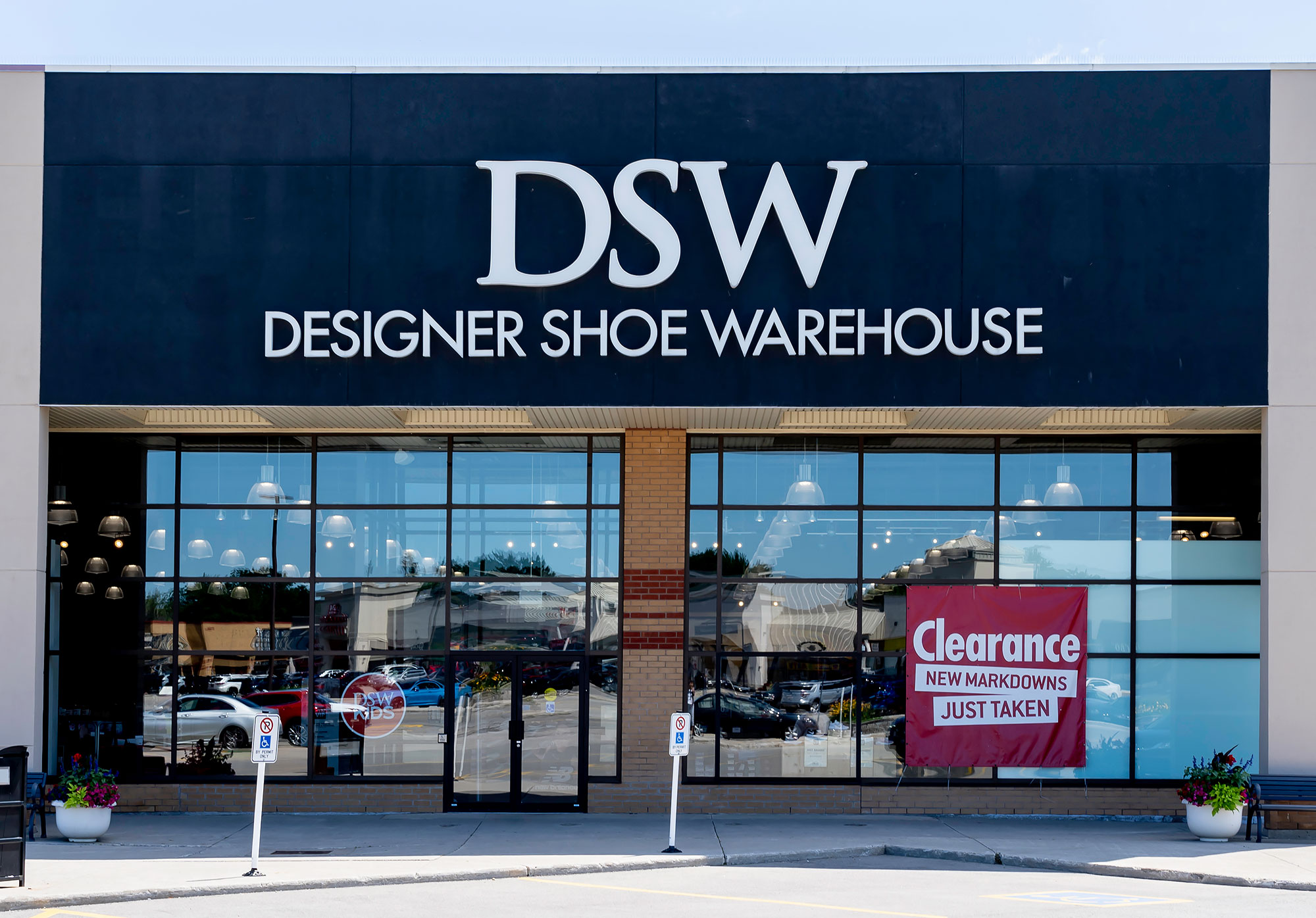 Dsw sales closing stores