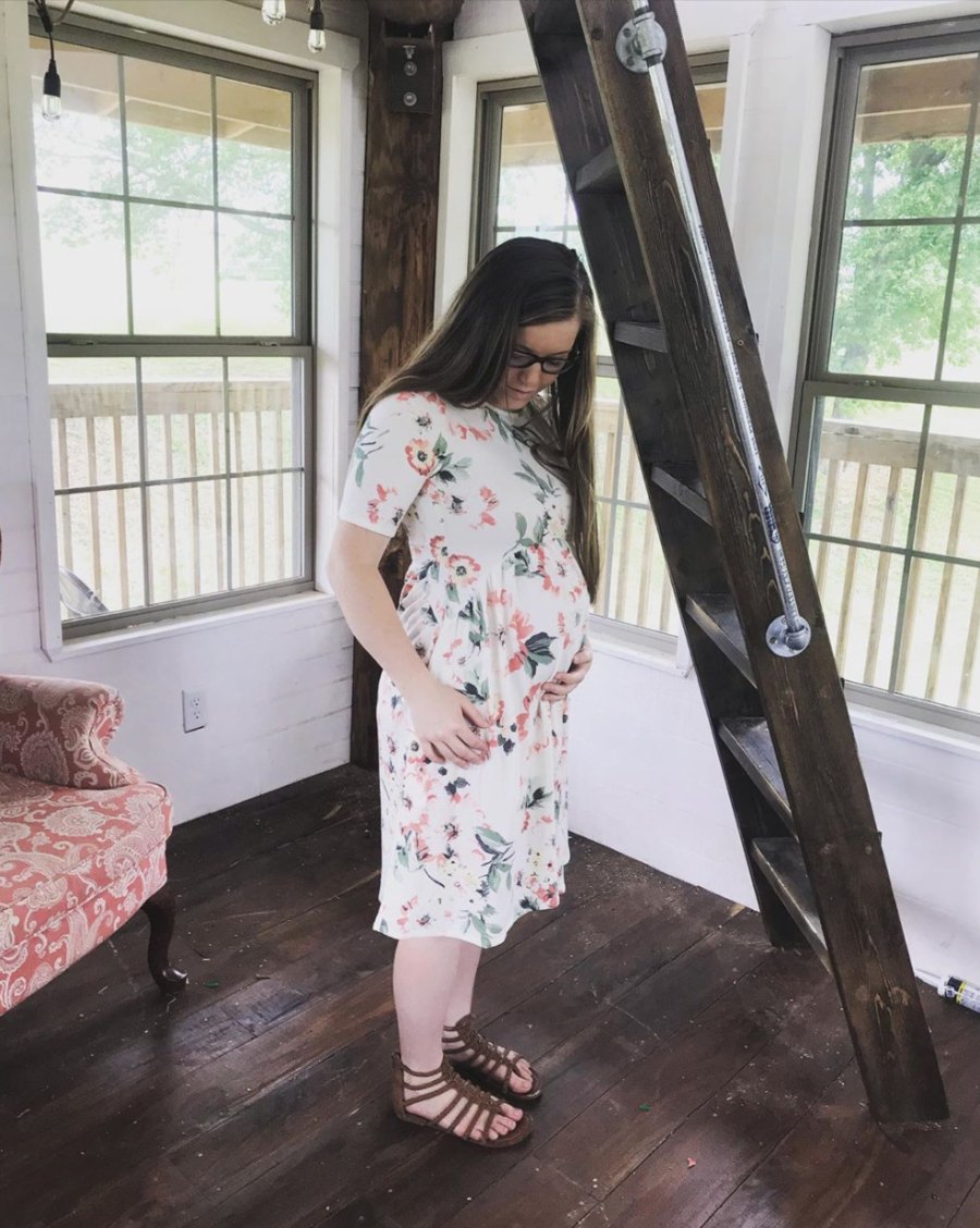 Joy Anna Duggar baby bump