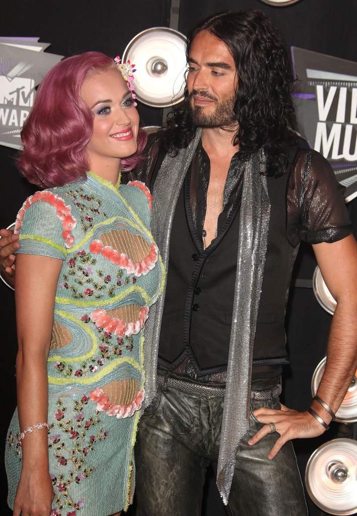 Russell Brand And Katy Perry Kissing