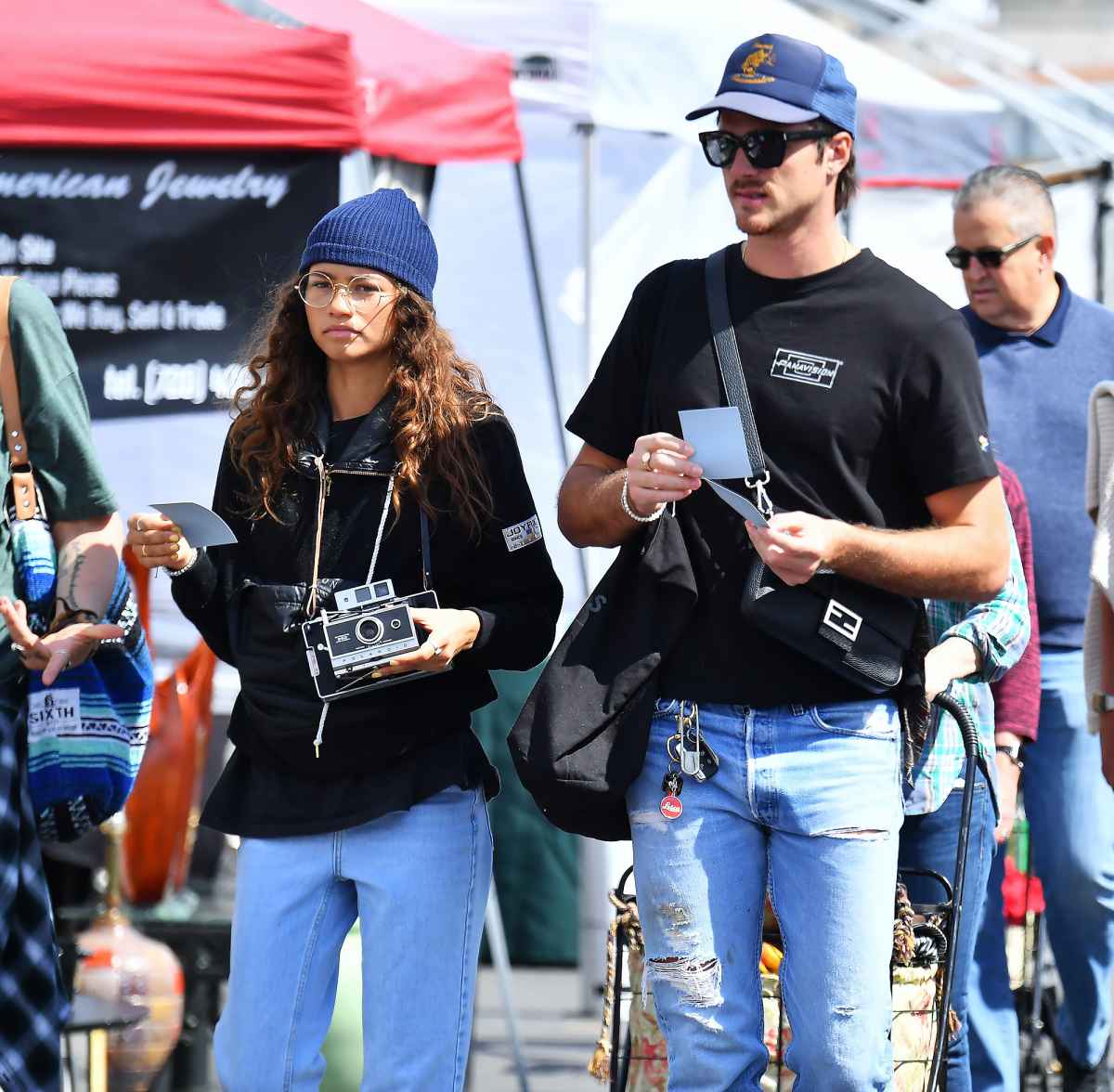 Zendaya, Jacob Elordi Go on Silly Flea Market Date in L.A.: Photos | Us ...