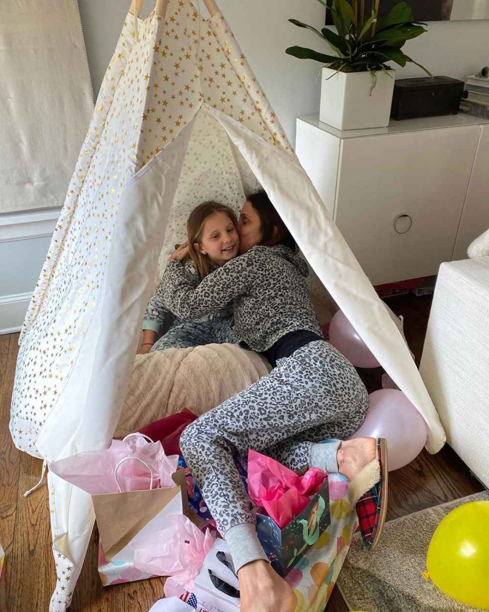 Bethenny Frankel Posts Rare Pics Of Daughter For Her 10th Birthday 