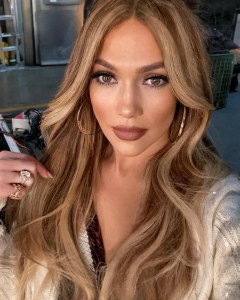 Jennifer Lopez's Manicurist Reveals What Happened When He Cut Her Nails Too Short