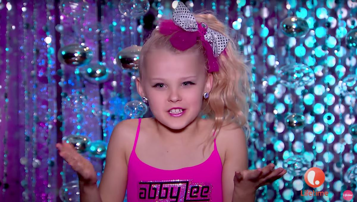 JoJo Siwa chops off iconic ponytail leaving netizens flabbergasted