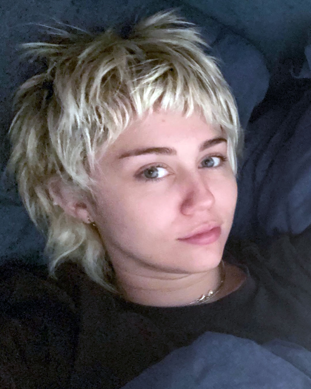 Miley Cyrus Gets Long Pixie Cut From Mom During Quarantine: Pics | Us ...