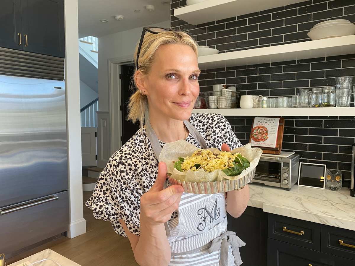 Spend 24 Hours with Molly Sims and Her Family - DuJour