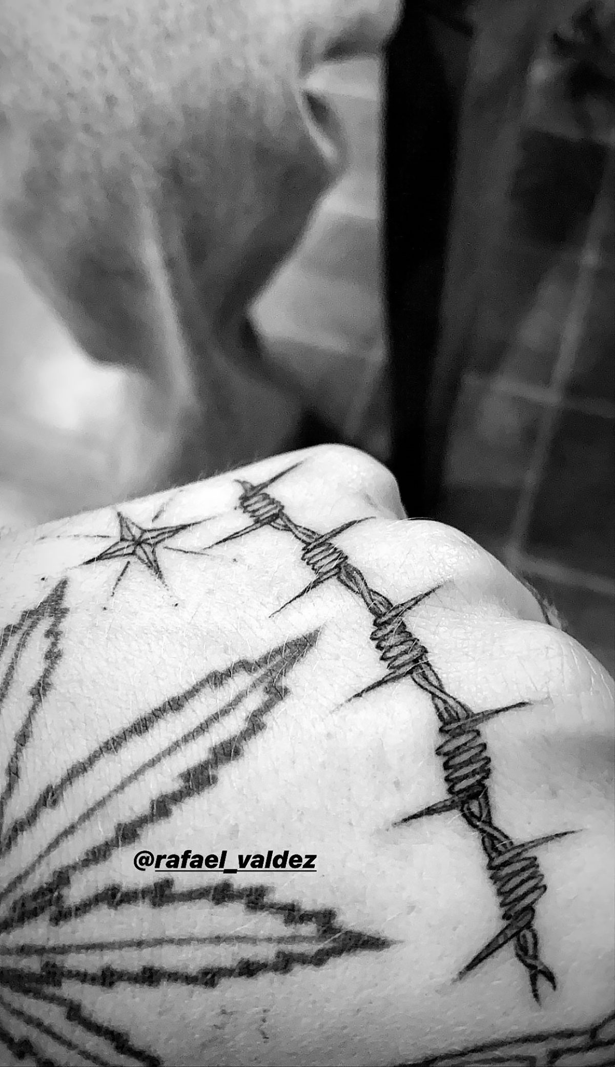Leitchfield artist tattoos 'Arrow' star | | messenger-inquirer.com