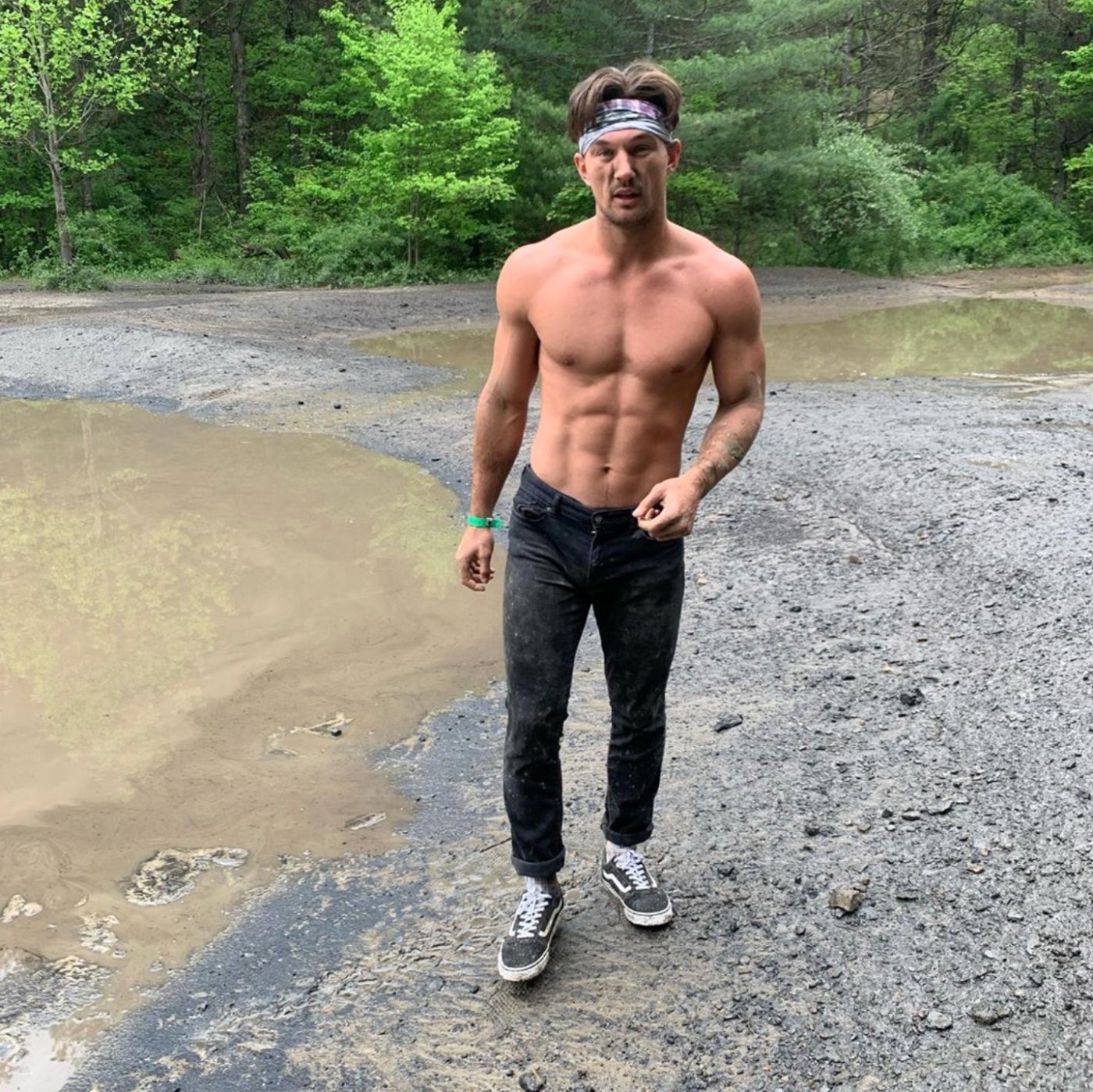 Tyler Cameron Shares Shirtless Pics Posts About Finding My Own Way 