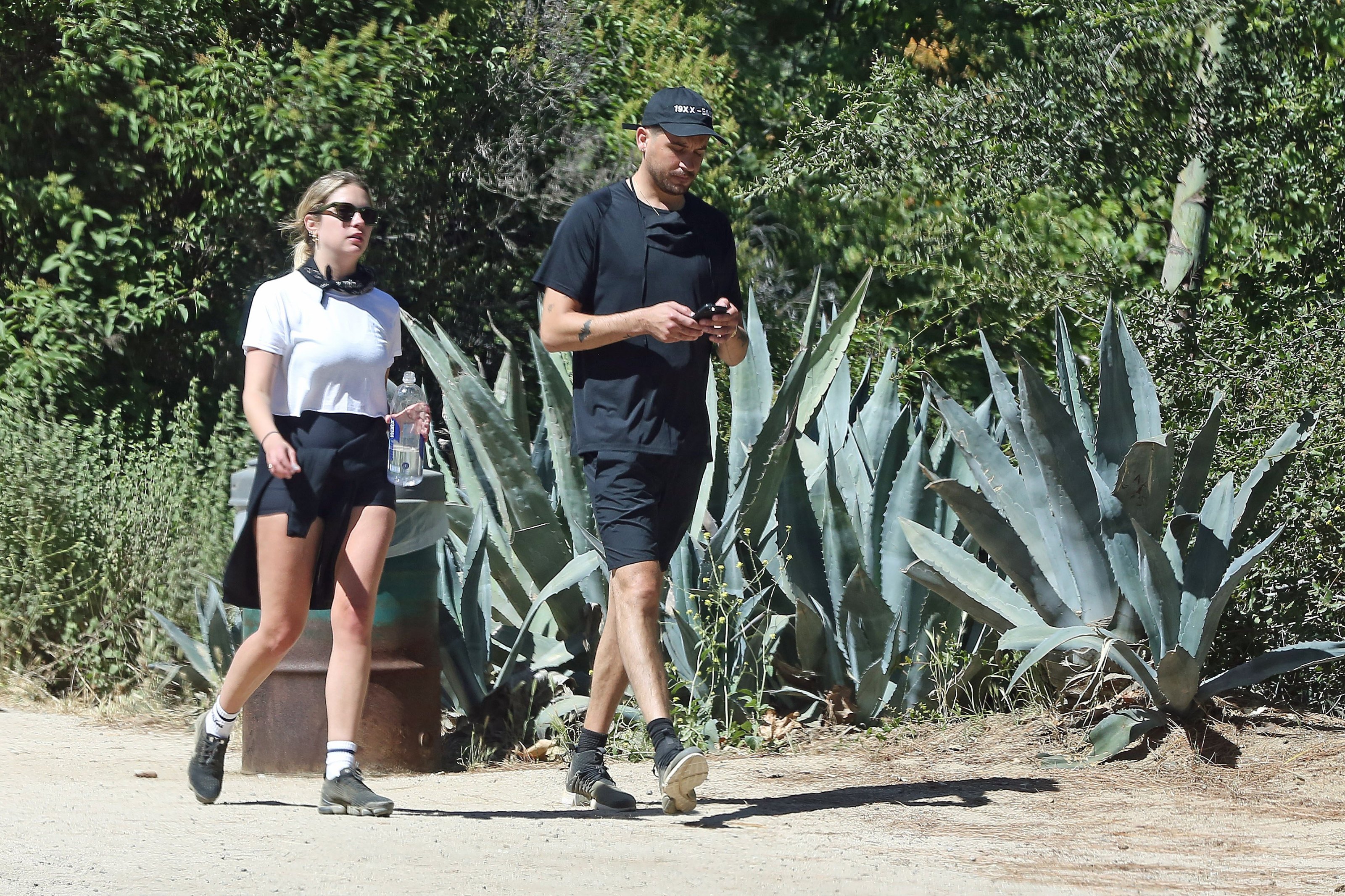 Ashley Benson, G-Eazy Hold Hands While Grocery Shopping: Photos