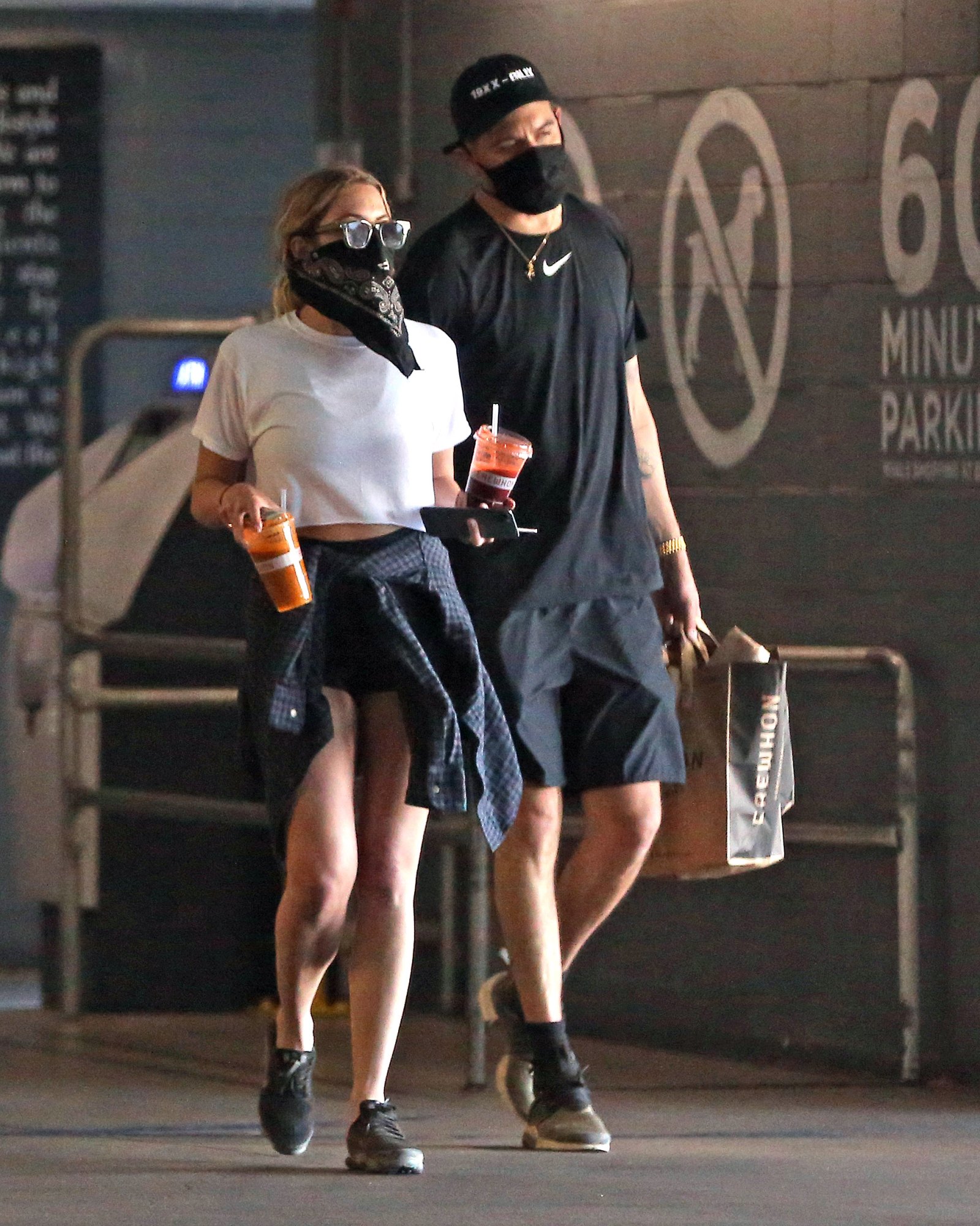 Ashley Benson, G-Eazy Hold Hands While Grocery Shopping: Photos