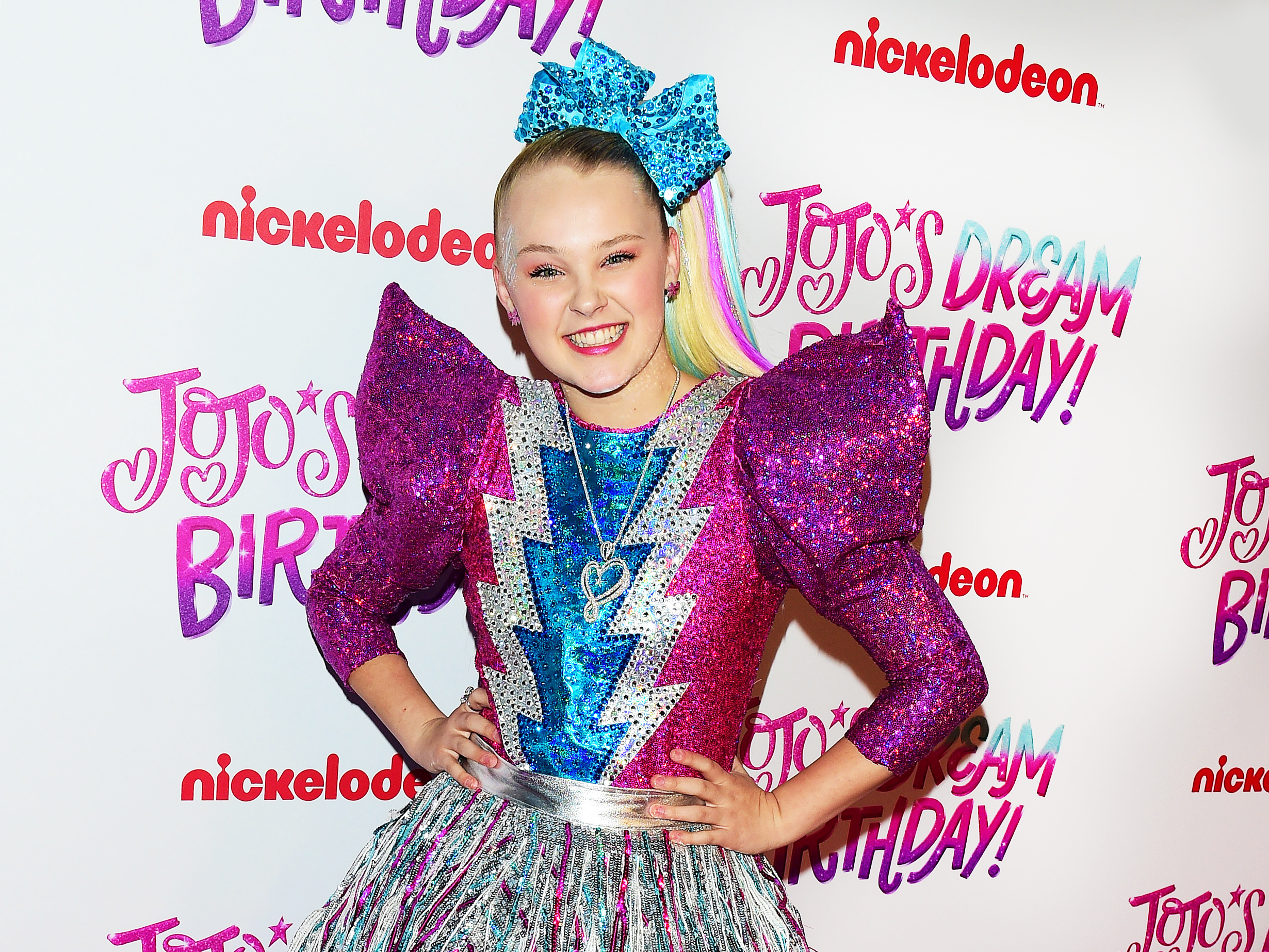 Jojo Circus Porn - JoJo Siwa Speaks Out After Music Video Sparks Blackface Accusations