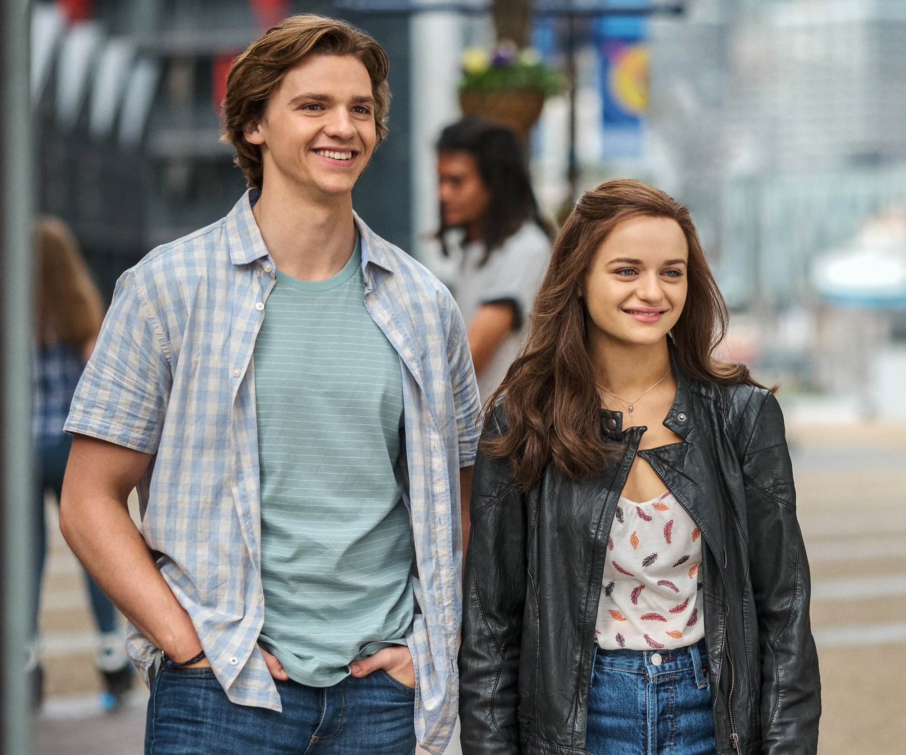 Joel Courtney on Kissing Booth's Lee, Elle Relationship ...