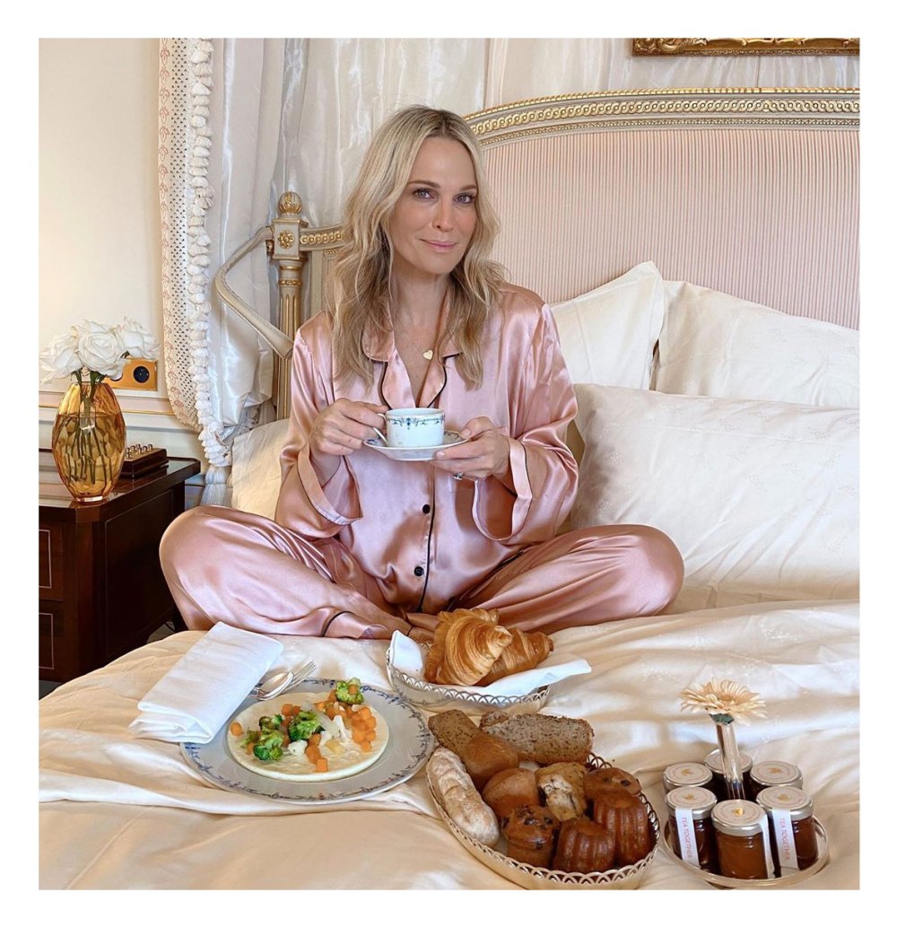 Celebrities Eating In Bed Photos