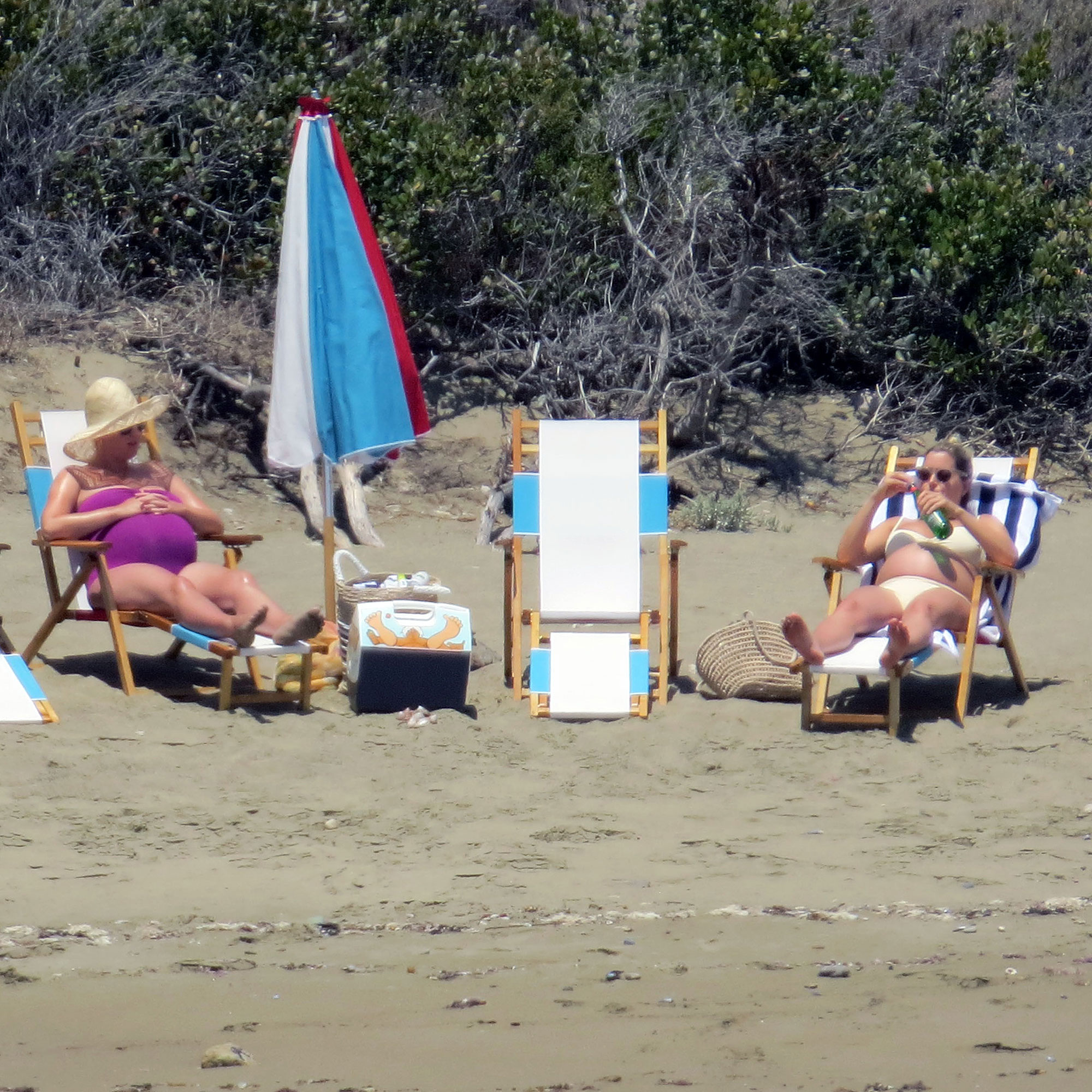 Candid Beach Shower - Pregnant Katy Perry Shows Baby Bump at Beach With Friends: Pics