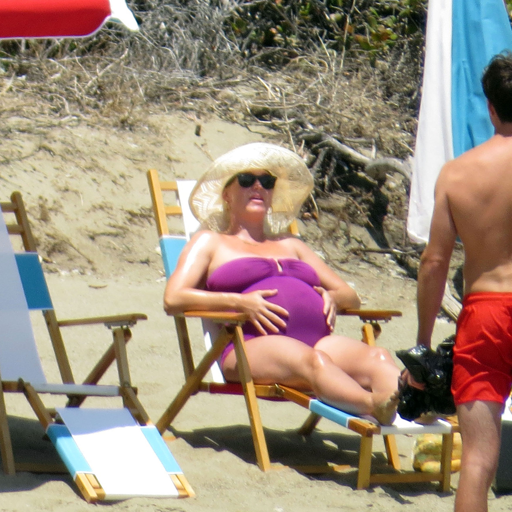 1744px x 1744px - Pregnant Katy Perry Shows Baby Bump at Beach With Friends: Pics
