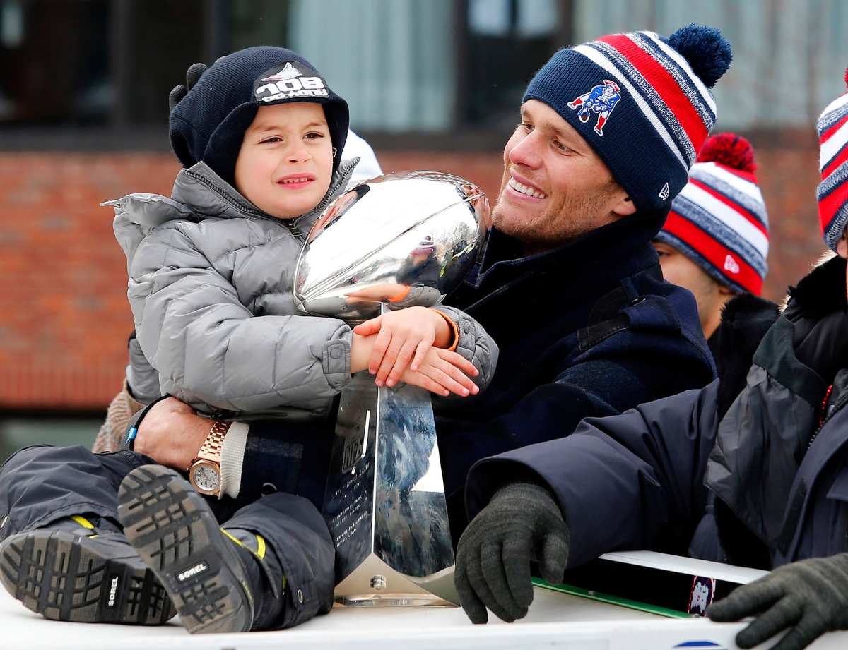Gisele Bundchen & Kids Leave Tom Brady in Boston: Photo 2700488