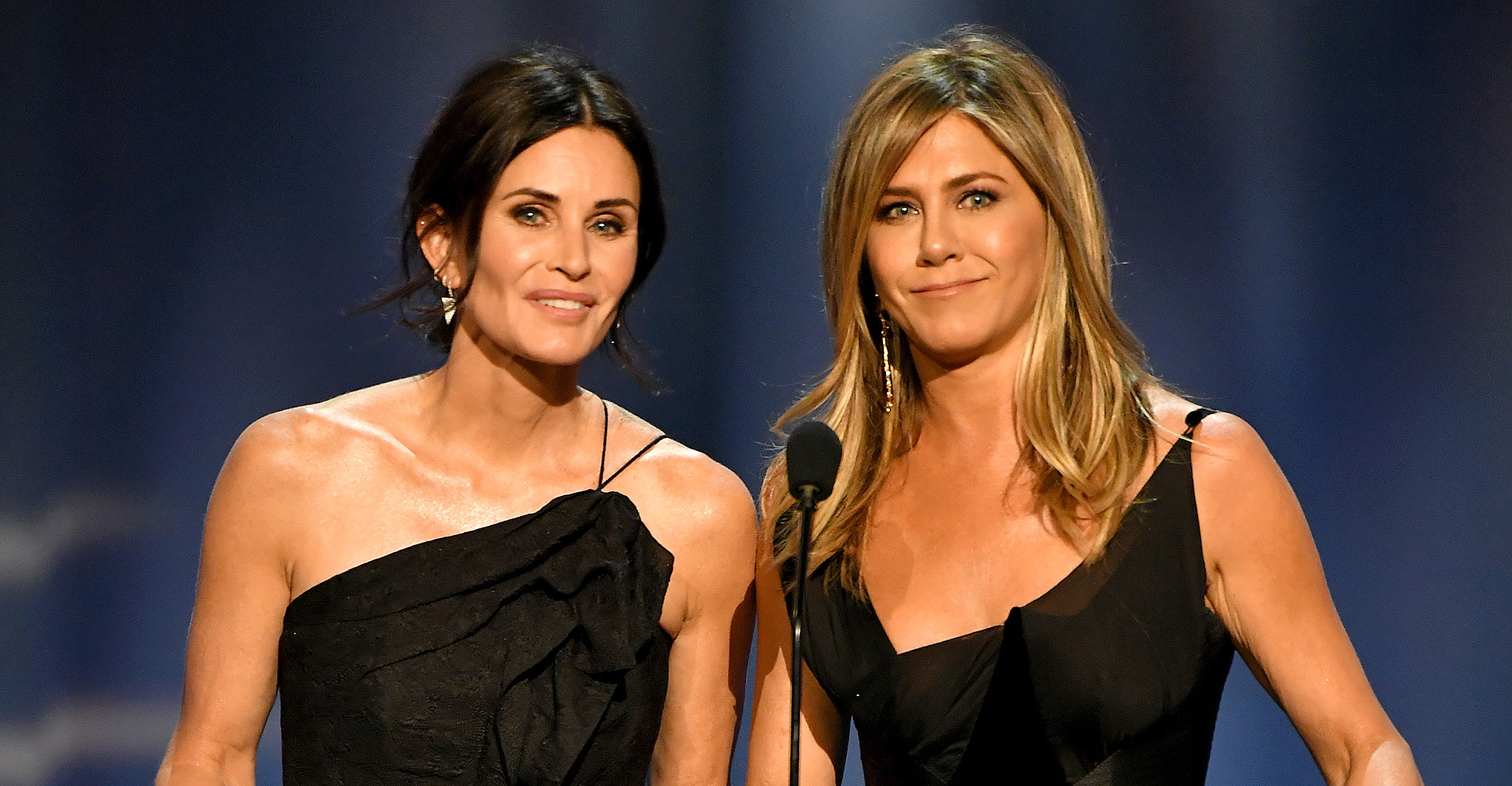 Friends' stars Jennifer Aniston and Courteney Cox wear coordinated outfits!