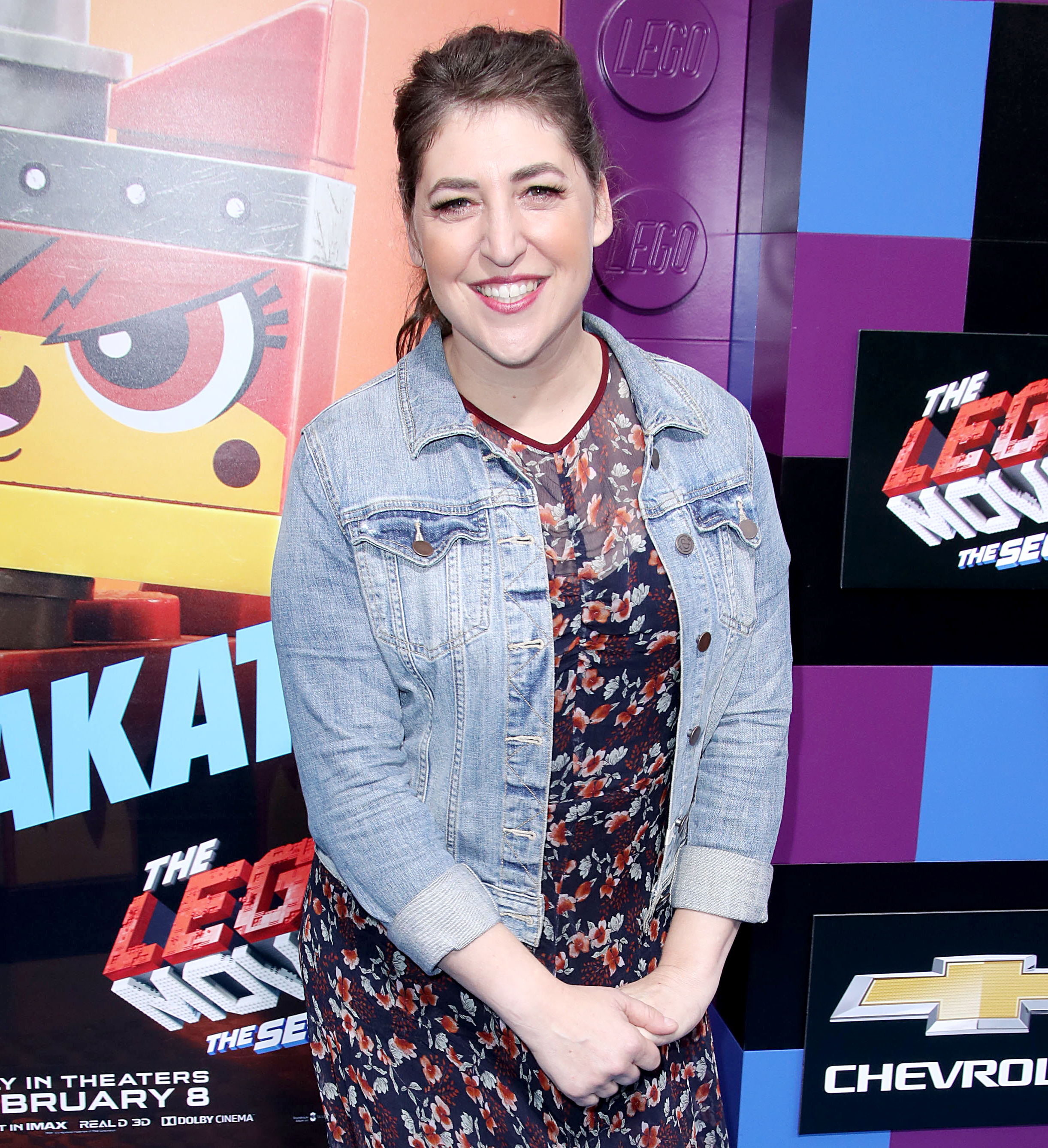 2443px x 2676px - Mayim Bialik Describes Coparenting With Ex-Husband Amid Pandemic