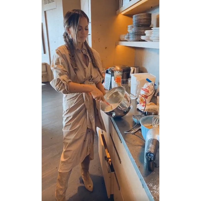 Pregnant Chrissy Teigen Makes the Best Carrot Cake