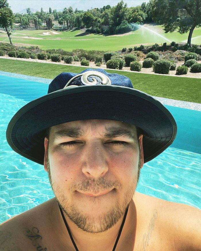 Rob Kardashian Poses Shirtless in New Poolside Selfie: See the Pic