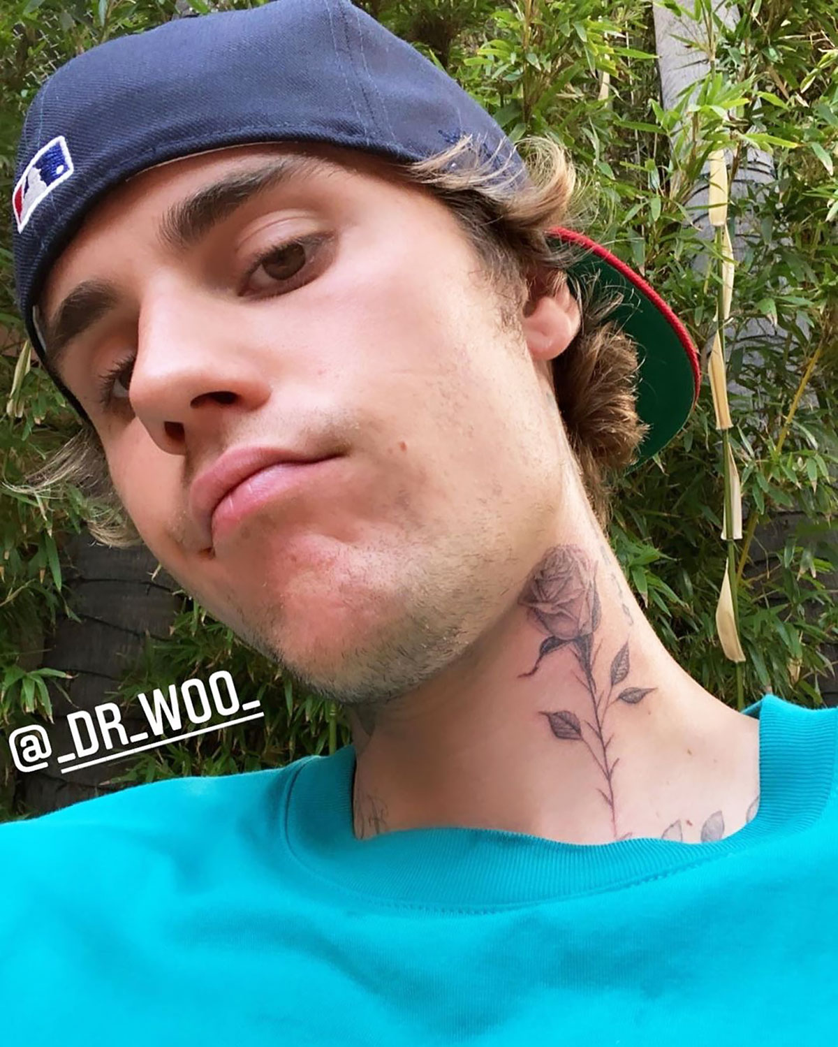Justin Bieber gets new neck tattoo photos