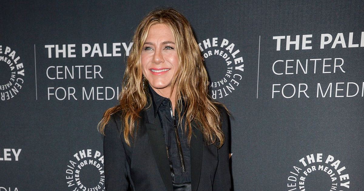 Jennifer Aniston Wore a Wolford Face Mask With 2021's Big Bag Trend