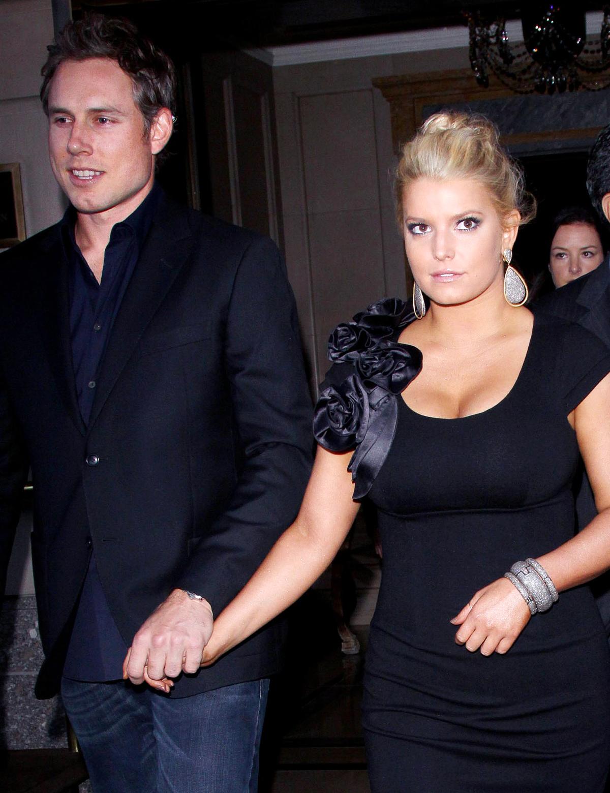 Jessica Simpson shares a dreamy sun-kissed couples selfie with