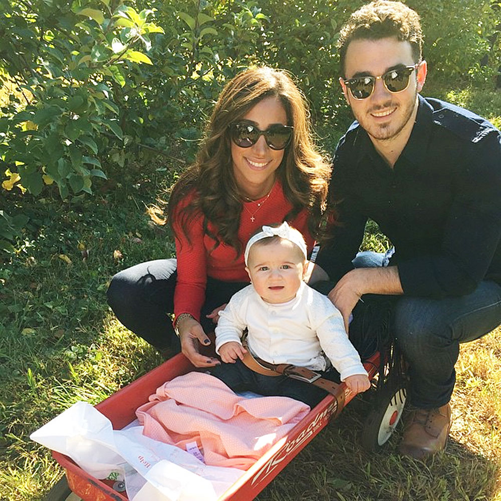 Kevin Jonas อวยพรภรรยา Danielle Jonas ในวันเกิดปีที่ 38 ของเธอ: 'รักคุณ'