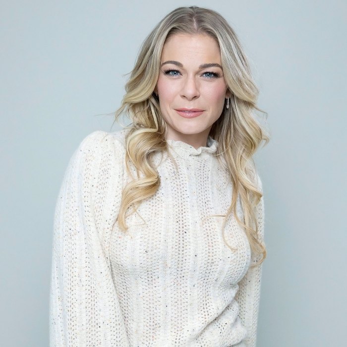 Nudism Penis - LeAnn Rimes Poses Nude After Psoriasis Returns Amid Pandemic