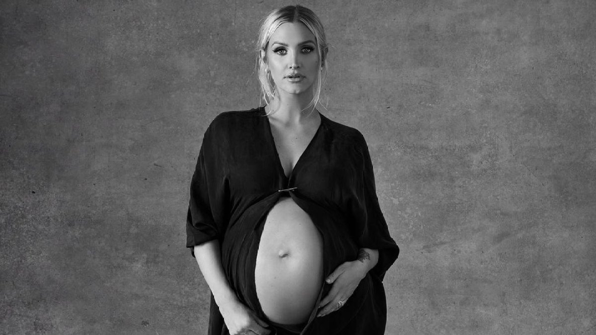 1200px x 675px - Pregnant Ashlee Simpson Shows Baby Bump in Maternity Shoot: Pics