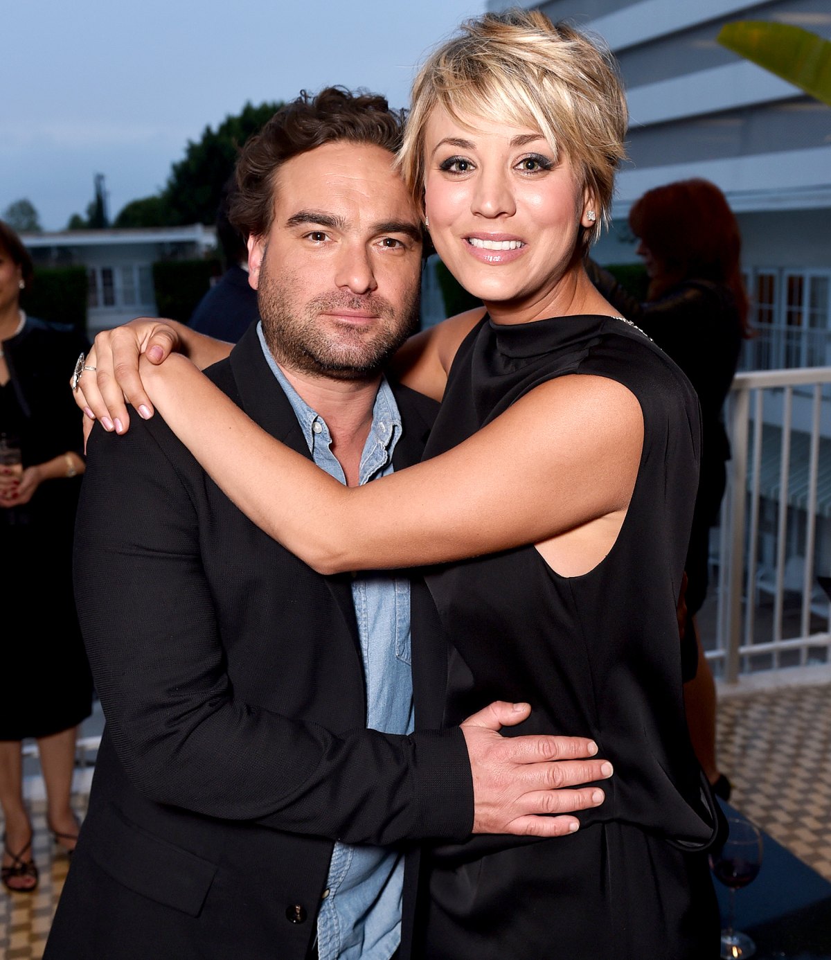 1200px x 1386px - Kaley Cuoco and Ex Johnny Galecki's Friendship Through the Years