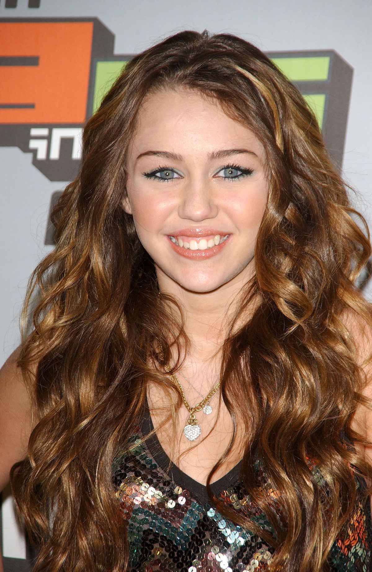 Bikini Shemale Miley Cyrus - Miley Cyrus Says Public Judges Her Well-Being Based on Her Hair