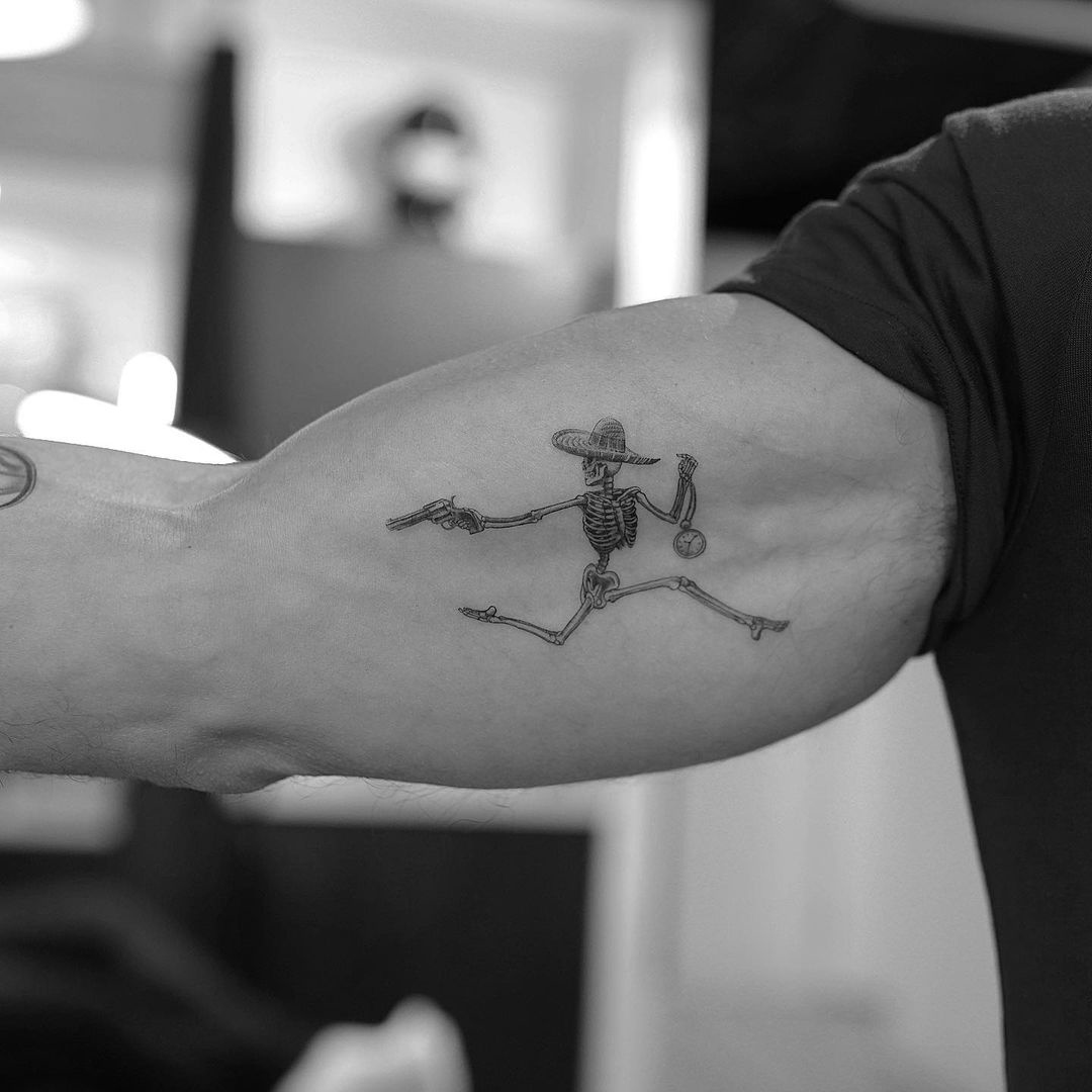 Minimalist coordinates on the left bicep. Tattoo artist: Jon Boy · Jonathan  Valena | Petit tatouage, Petit tatouage homme, Tatouages coude