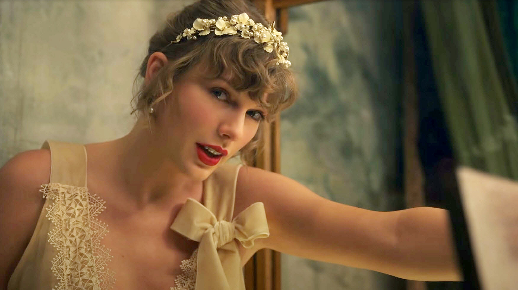 Unveiling the Captivating Folklore Taylor Swift Outfits You Don't Want