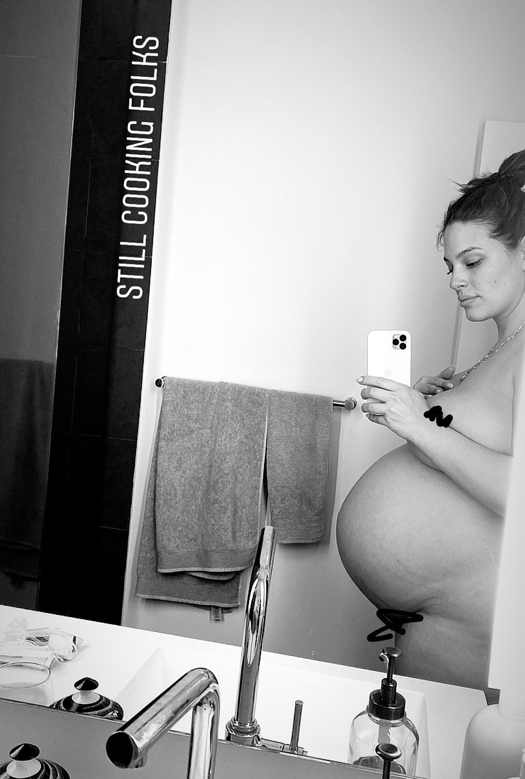 1024px x 1520px - Celebrities Posing Nude While Pregnant: Maternity Pics